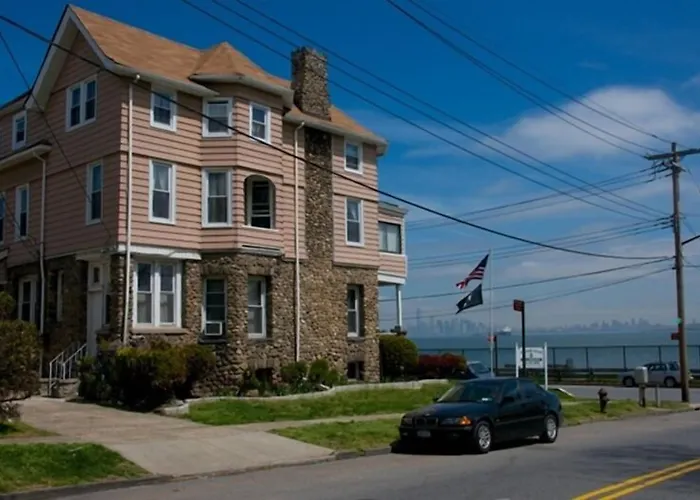 Harbor House Bed And Breakfast